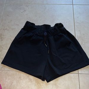 lululemon on the fly 2.5 shorts
